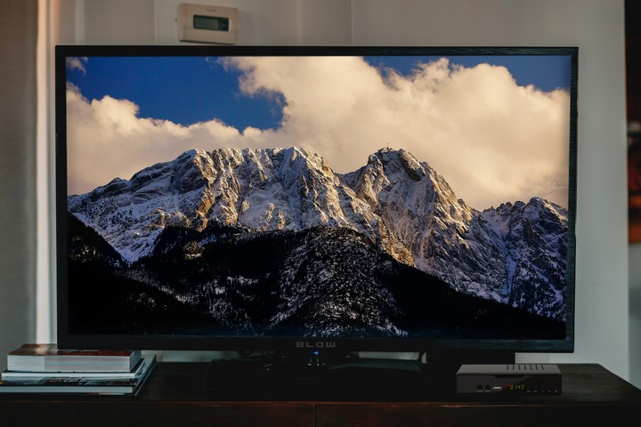 TUNER DEKODER DVB-T2 TV NAZIEMNEJ H.265 HEVC FULL HD USB HDMI PILOT BATERIE