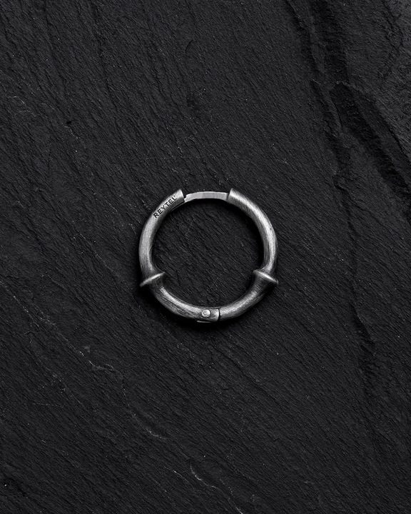 Srebrny kolczyk - kółko DOMAS