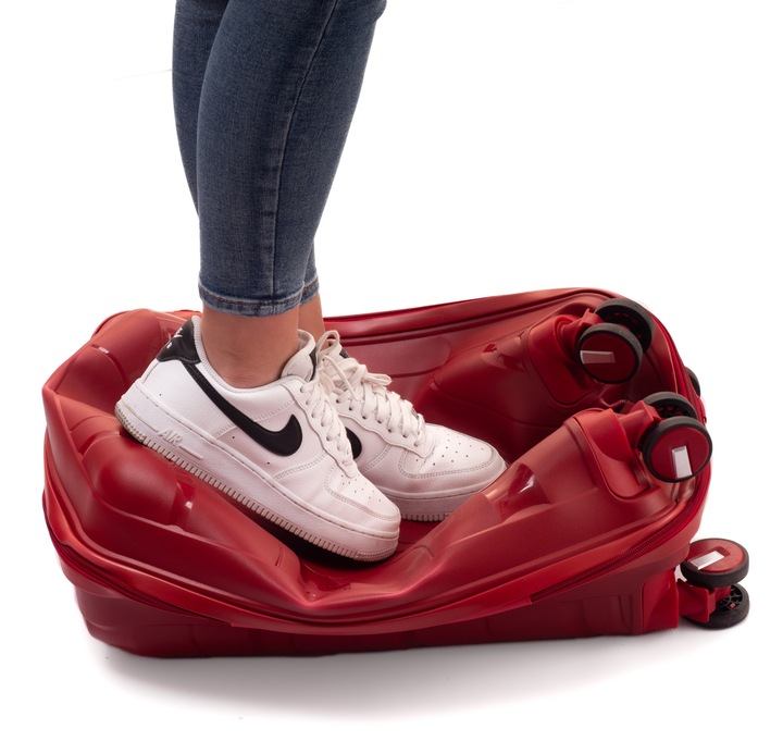 MAŁA WALIZKA PODRÓŻNA L NIEZNISZCZALNA POLIPROPYLEN RGL BAGAŻ PODRĘCZNY