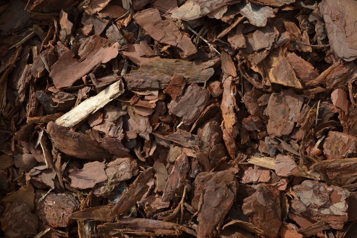 Kora Sosnowa Średnia 80L ściółka naturalna do ogrodu ochrona roślin