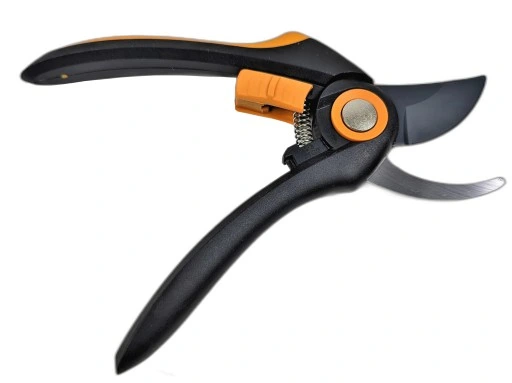 Sekator nożycowy do gałęzi FISKARS P521 Plus do 24 mm lekki, mały i trwały
