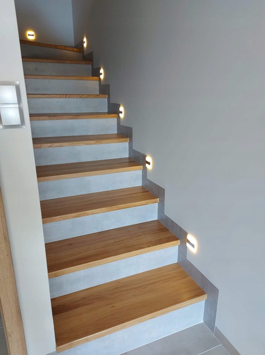 Oświetlenie schodowe oprawa lampka schodowa LED 230V Q31 Złota /