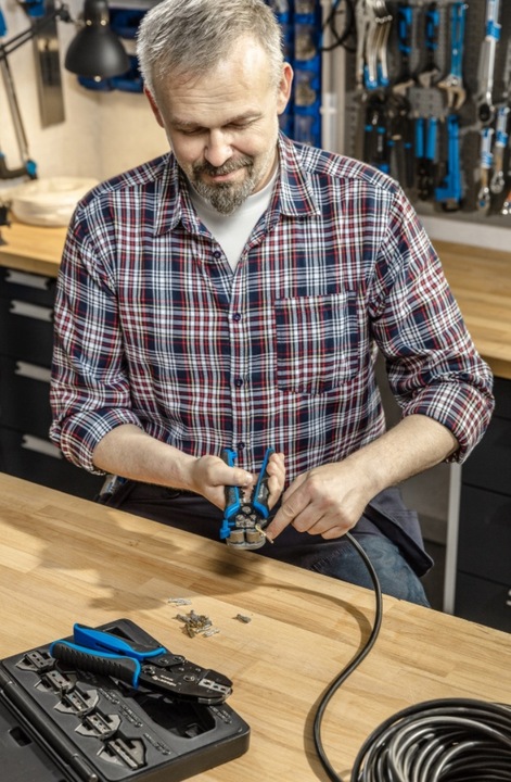 AUTOMATYCZNY ŚCIĄGACZ IZOLACJI 210mm 0.05-10 mm² Hoegert Technik