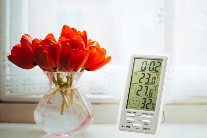 STACJA POGODOWA POGODY LCD TERMOMETR HIGROMETR ZEGAR MAGNES BATERIA