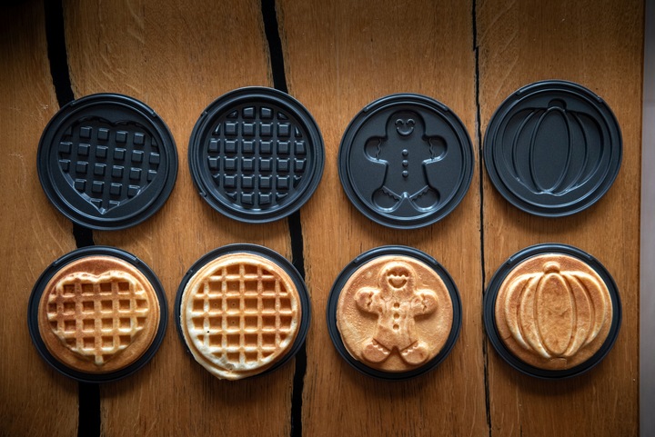 GOFROWNICA MINI GOFRY MOCNA NIEPRZYWIERAJACA 8 PŁYTEK 4 WZORY CZERWONA