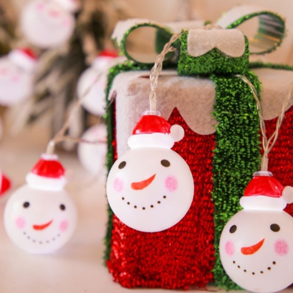 LAMPKI ŚWIĄTECZNE 10LED KURTYNA ŚWIETLNA ŚWIECĄCY BAŁWANEK NA BATERIE 2XAA