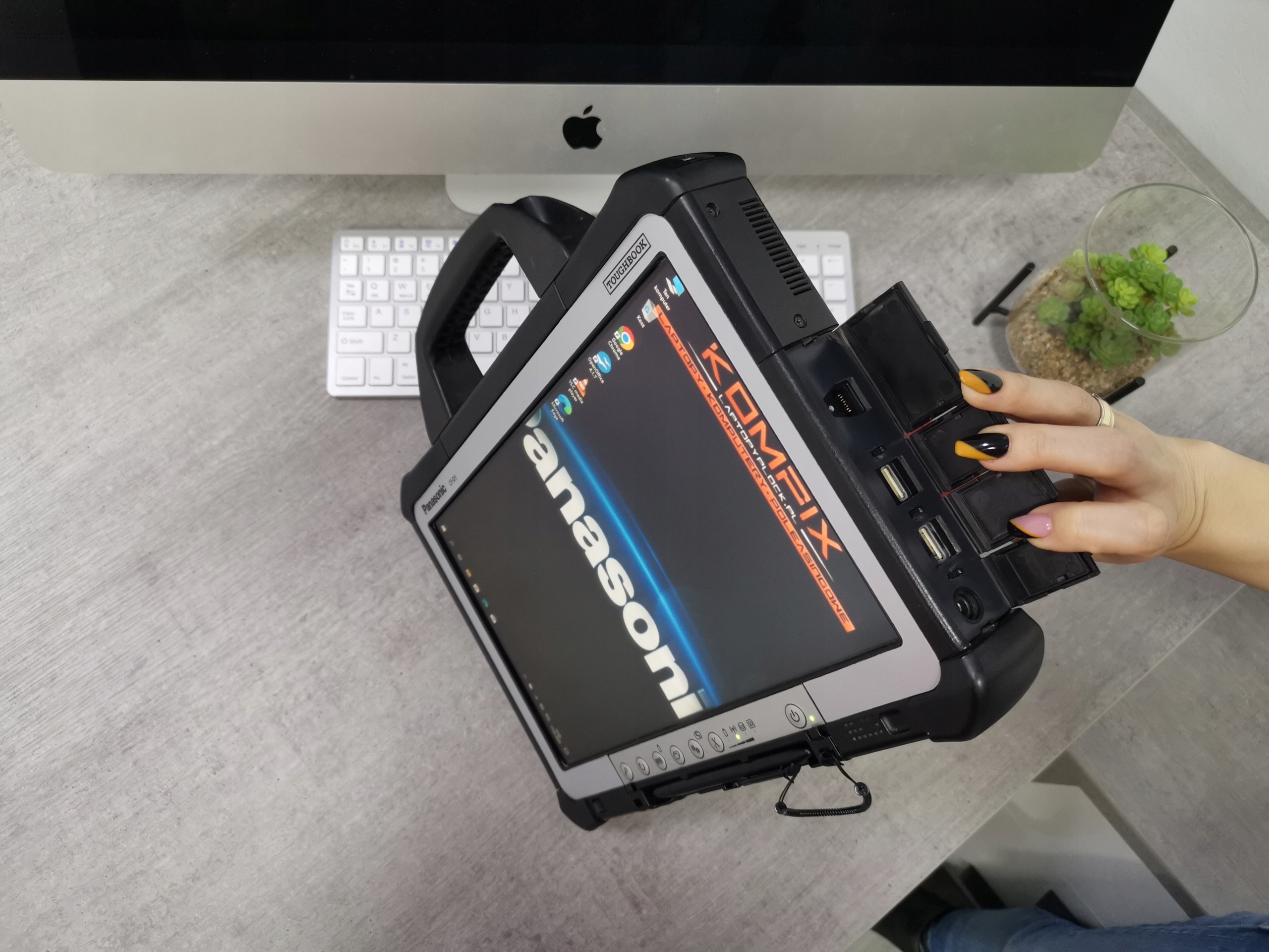 Tablet przemysłowy Panasonic CF-D1 i5 16GB 512 SSD DOTYK - Kl. A