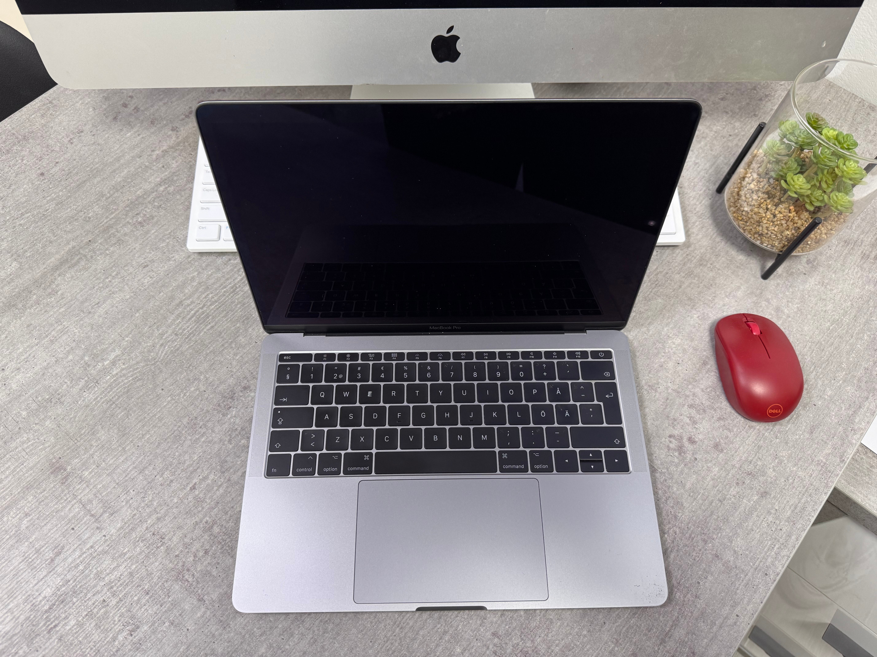 MacBook Pro (13-inch,2017, ポートx 2) 256GB Amazon.co.jp: 【整備済み品】 Apple MacBook Pro 2017