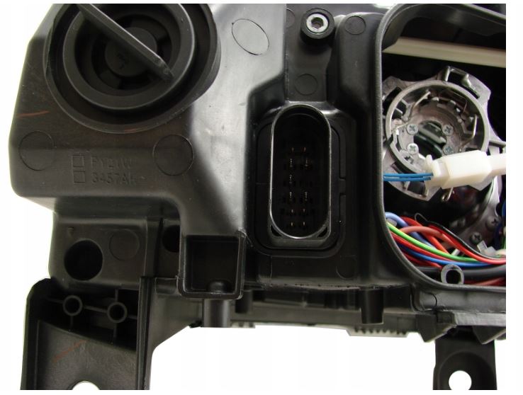 LAMPY REFLEKTORY DO  AUDI A6 C6 OD 2004 DO 2008 LED do DZIENNEJ Bi -XENON