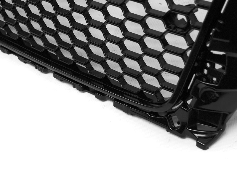 GRILL DO AUDI A3 8V OD 2012 DO 2016  CZARNY POŁYSK