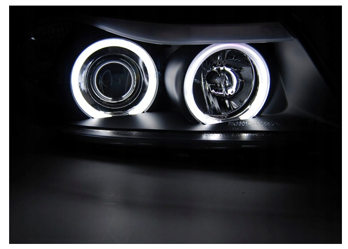 Lampy Reflektory BMW E90/E91 OD 2005 DO 2008 Roku BIAŁE RINGI CCFL