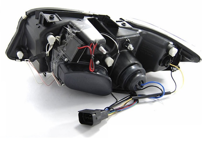 Lampy Reflektory Do BMW E90/E91 OD 2005 DO 2008 Roku BIAŁE RINGI CCFL