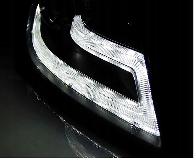 LAMPY Reflektory  AUDI A4 B8 OD 2008 DO 2011 XENONDO DO JAZDY DZIENNEJ DRL