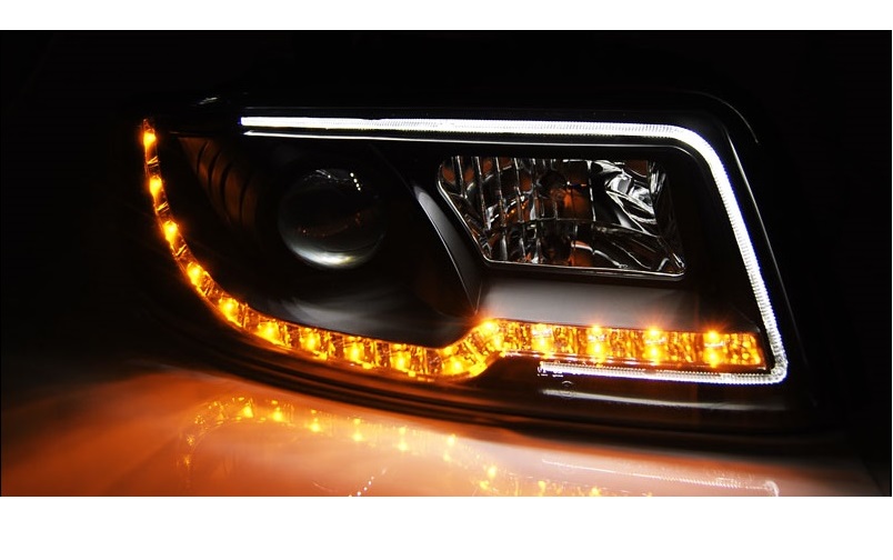 LAMPY REFLEKTORY AUDI A4 B6 OD 2000 DO 2004 LED KIERUNKI