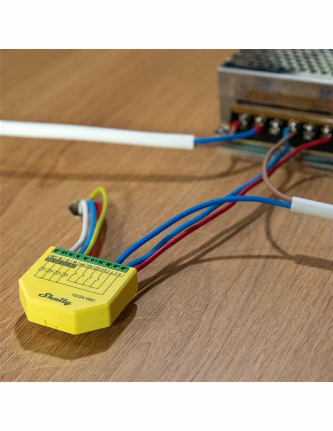 Shelly Plus RGBW PM Inteligentny Sterownik Taśm LED WiFi Bluetooth