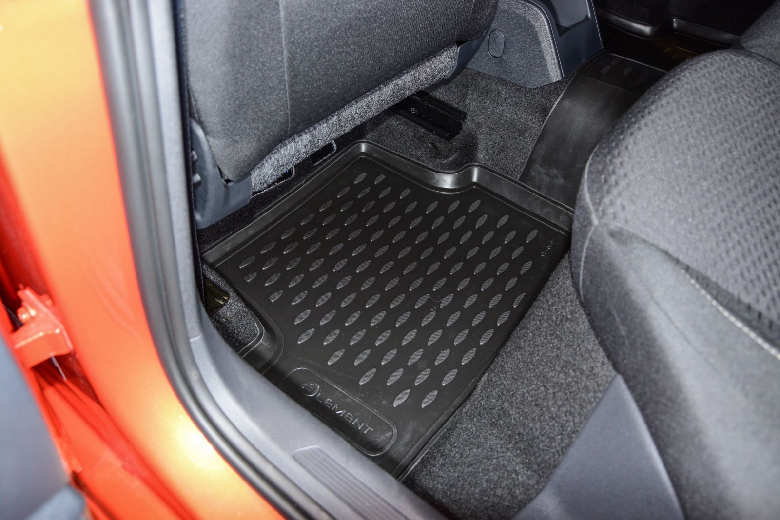 Gumijaste preproge z dvignjenim robom za VW T-Cross 2019-Nad