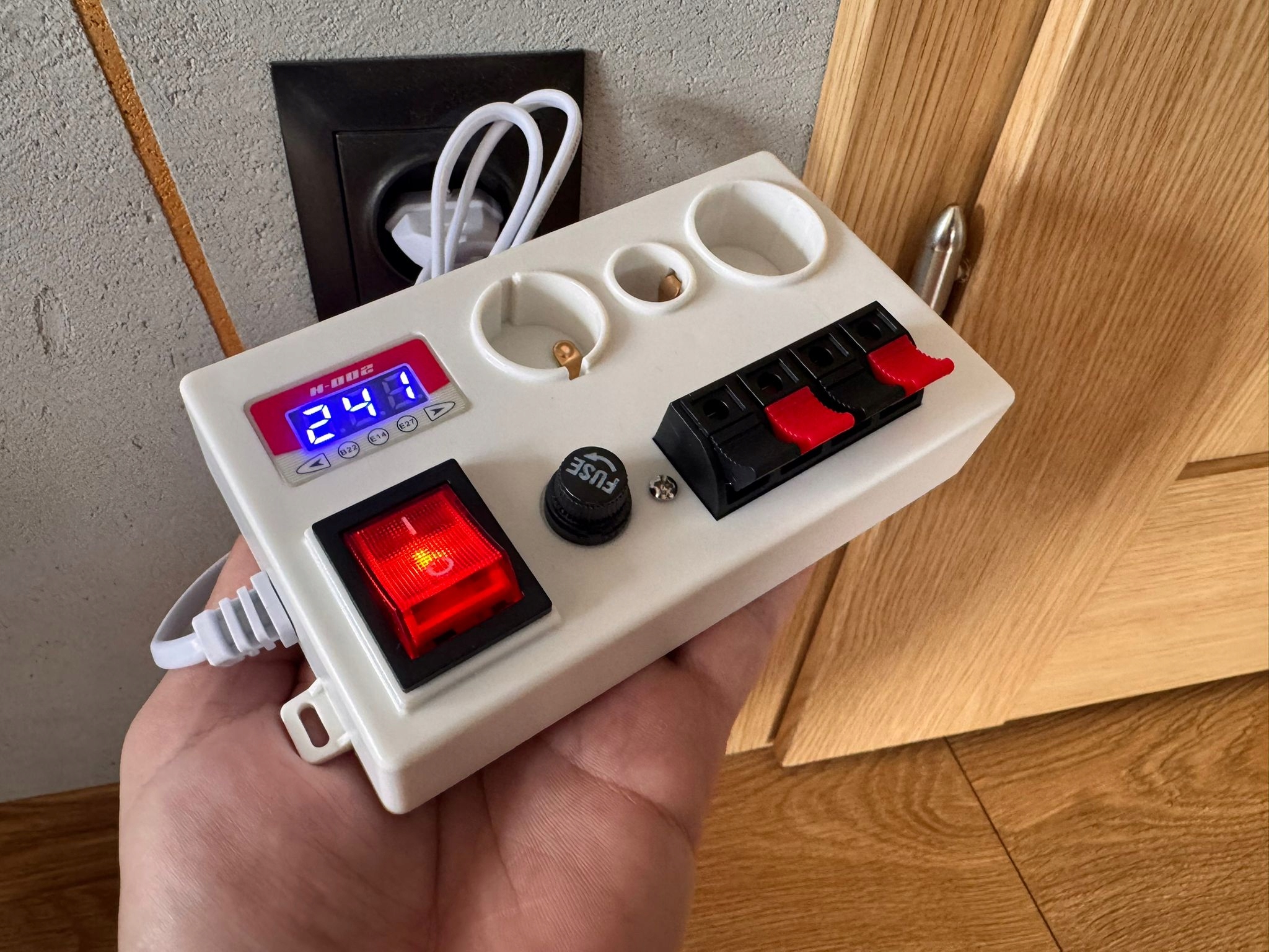 Tester żarówek LED B22 E14 E27 Cyfrowy Miernik mocy i pomiar efektywności