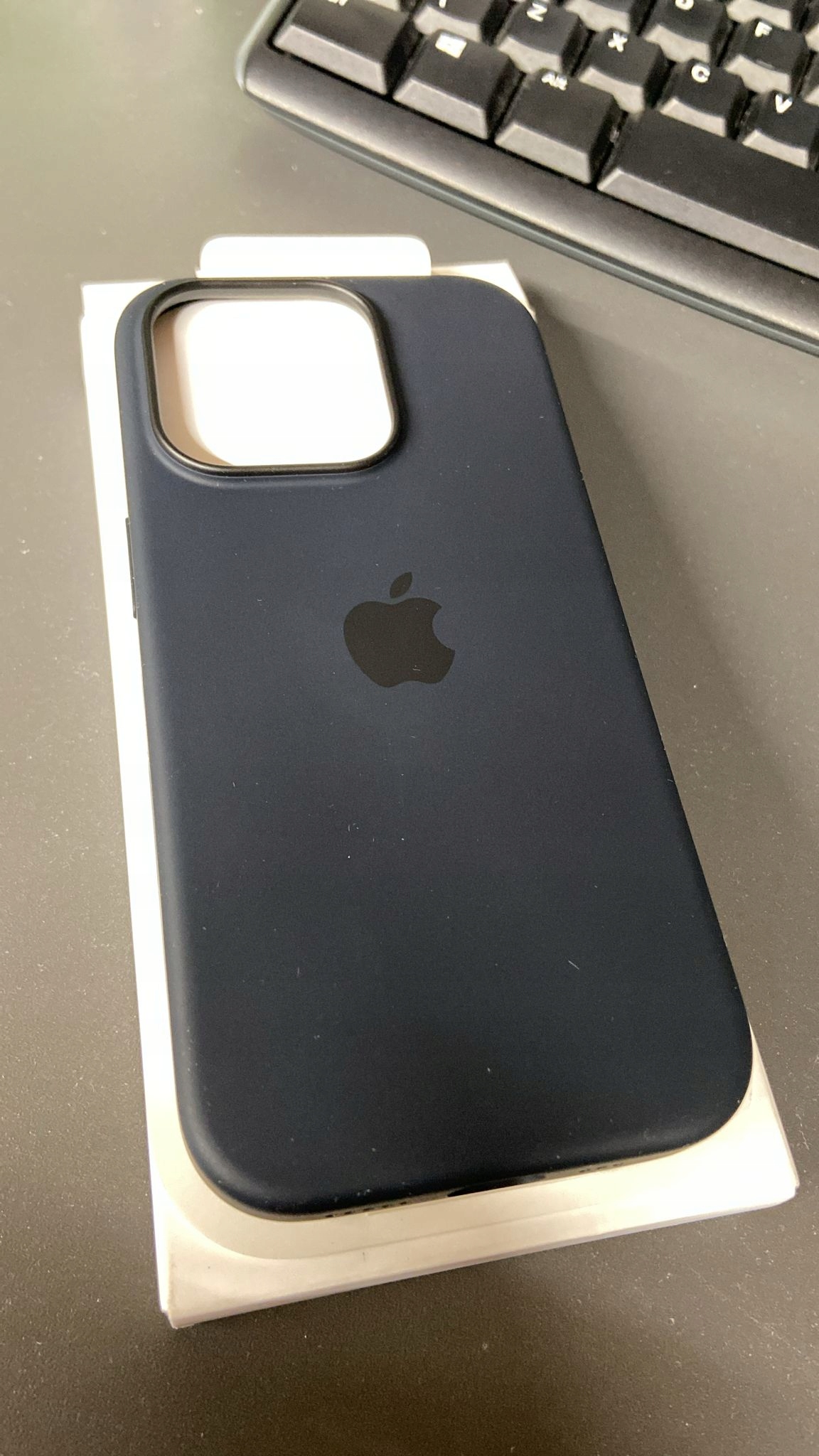 Plecki Apple do Apple iPhone 16 Pro SILICONE czarny