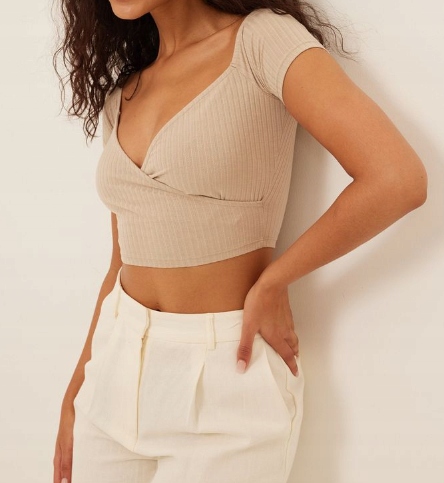 Top z odkrytymi ramionami NAKD M