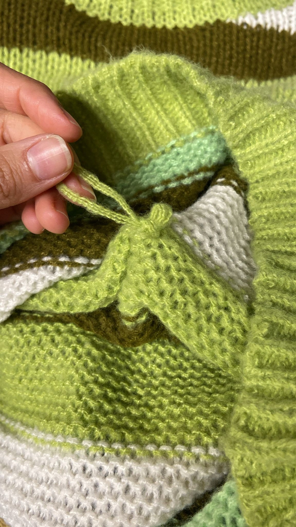 PIECES Zielony sweter w paski Fire & Glory S