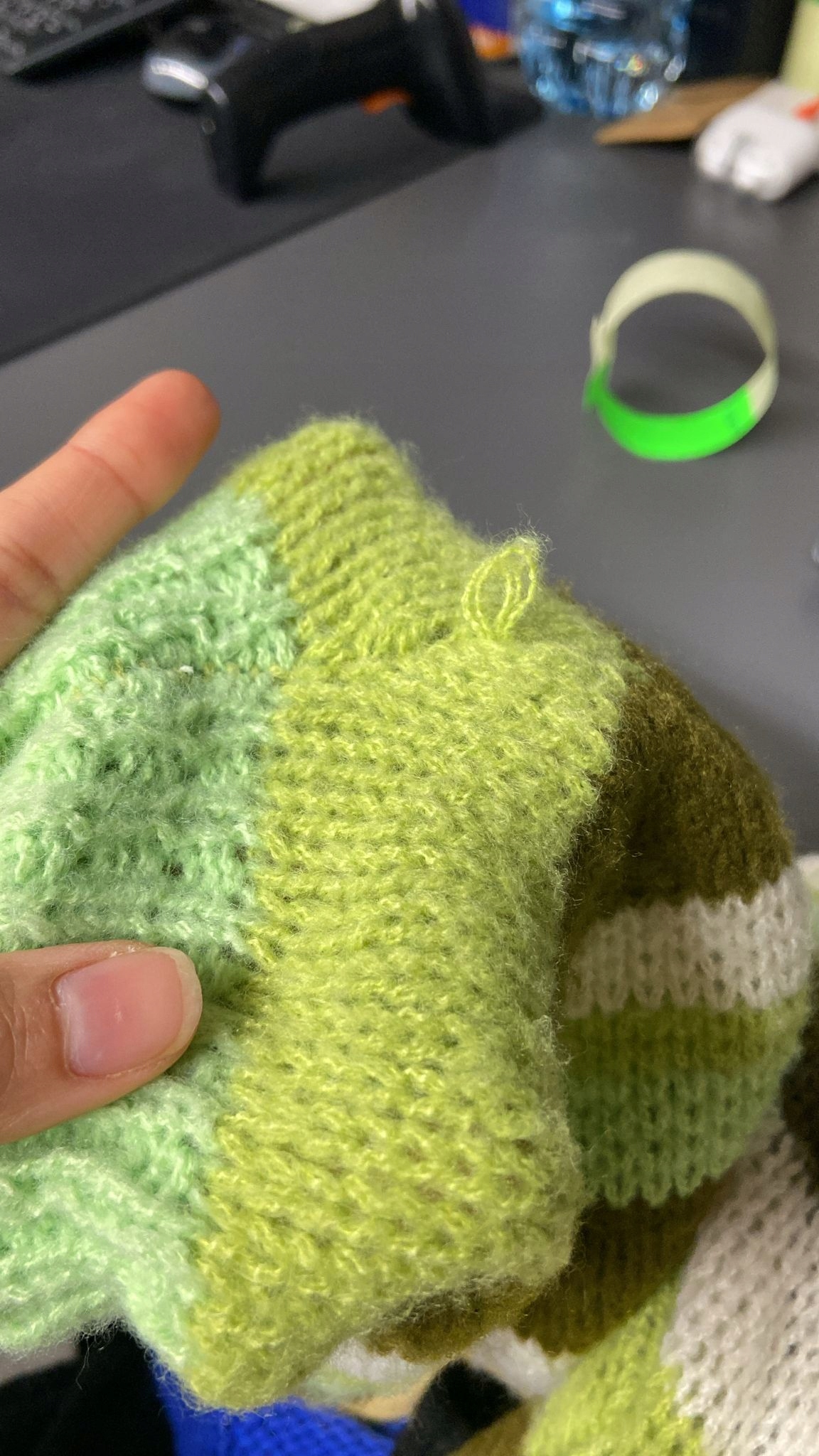 PIECES Zielony sweter w paski Fire & Glory S