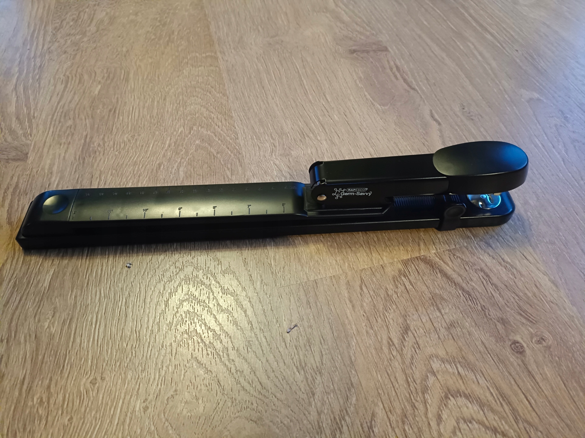 Długoramienny Rapesco czarny