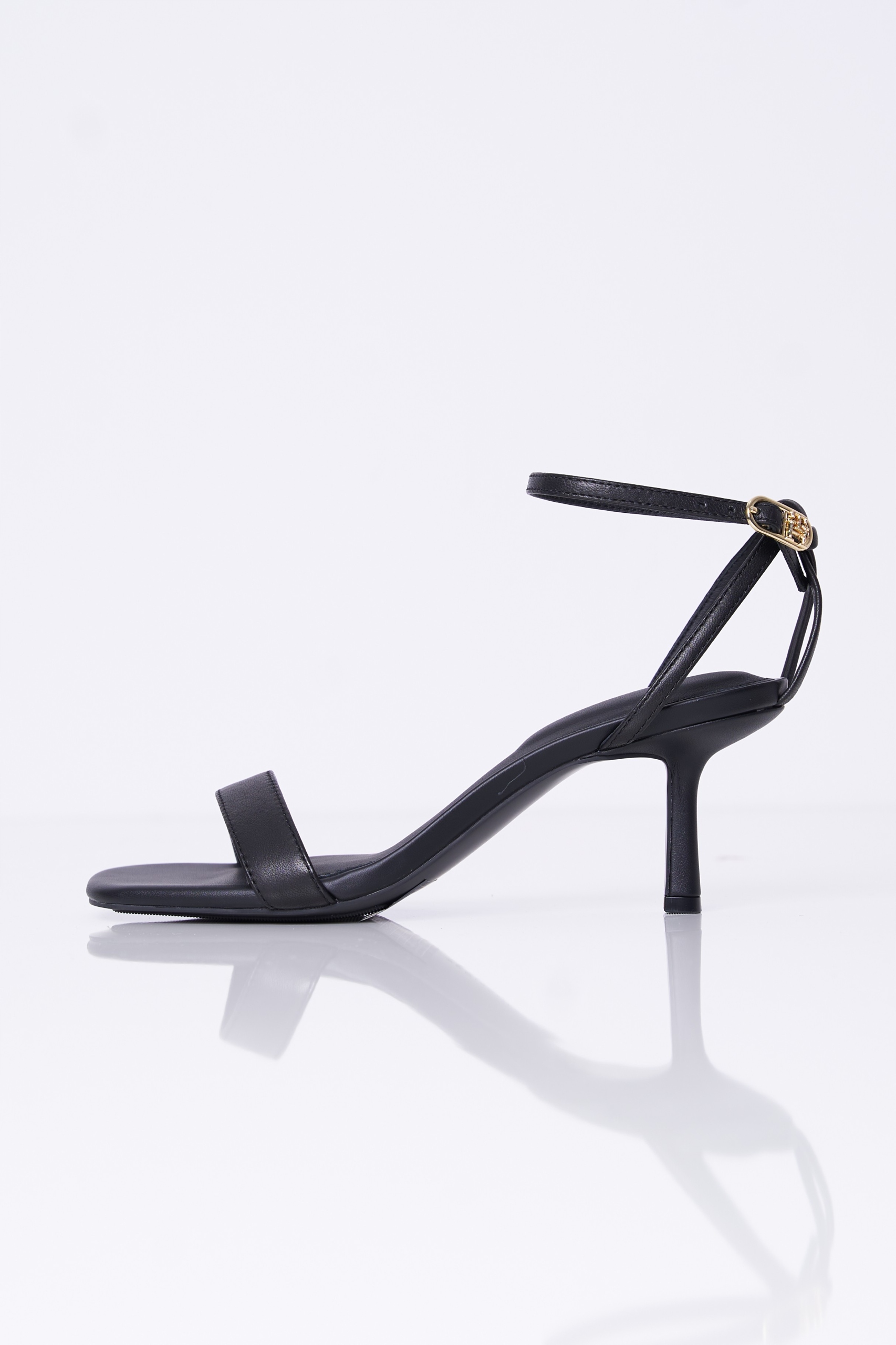 Sandały czarne skórzane TOMMY HILFIGER FW0FW08424 36