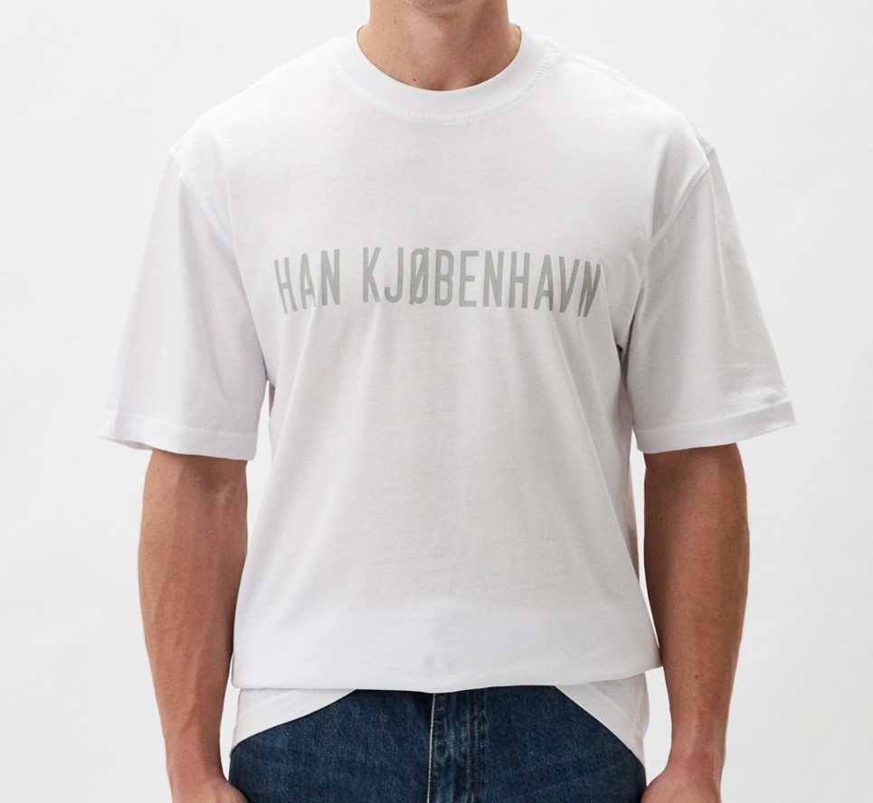 HAN Kjøbenhavn Daily HK Logo Boxy Tee - T-shirty S