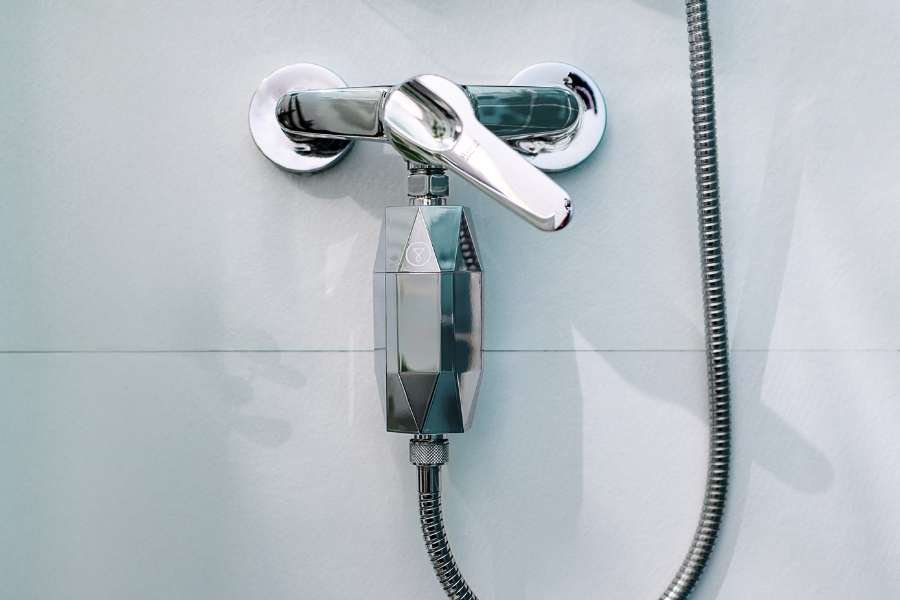 filtr pod prysznic który usuwa chlor z wody tappwater