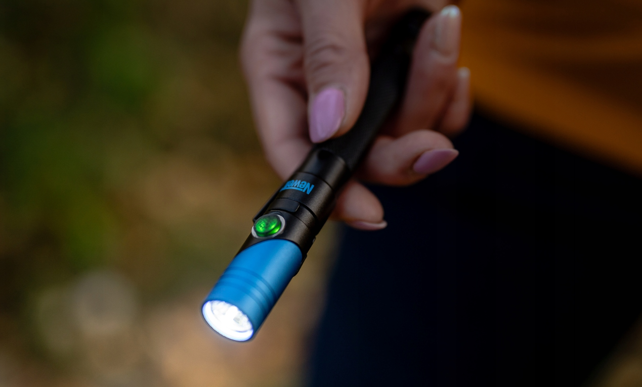 Latarka taktyczna Newell FL250L USB-C