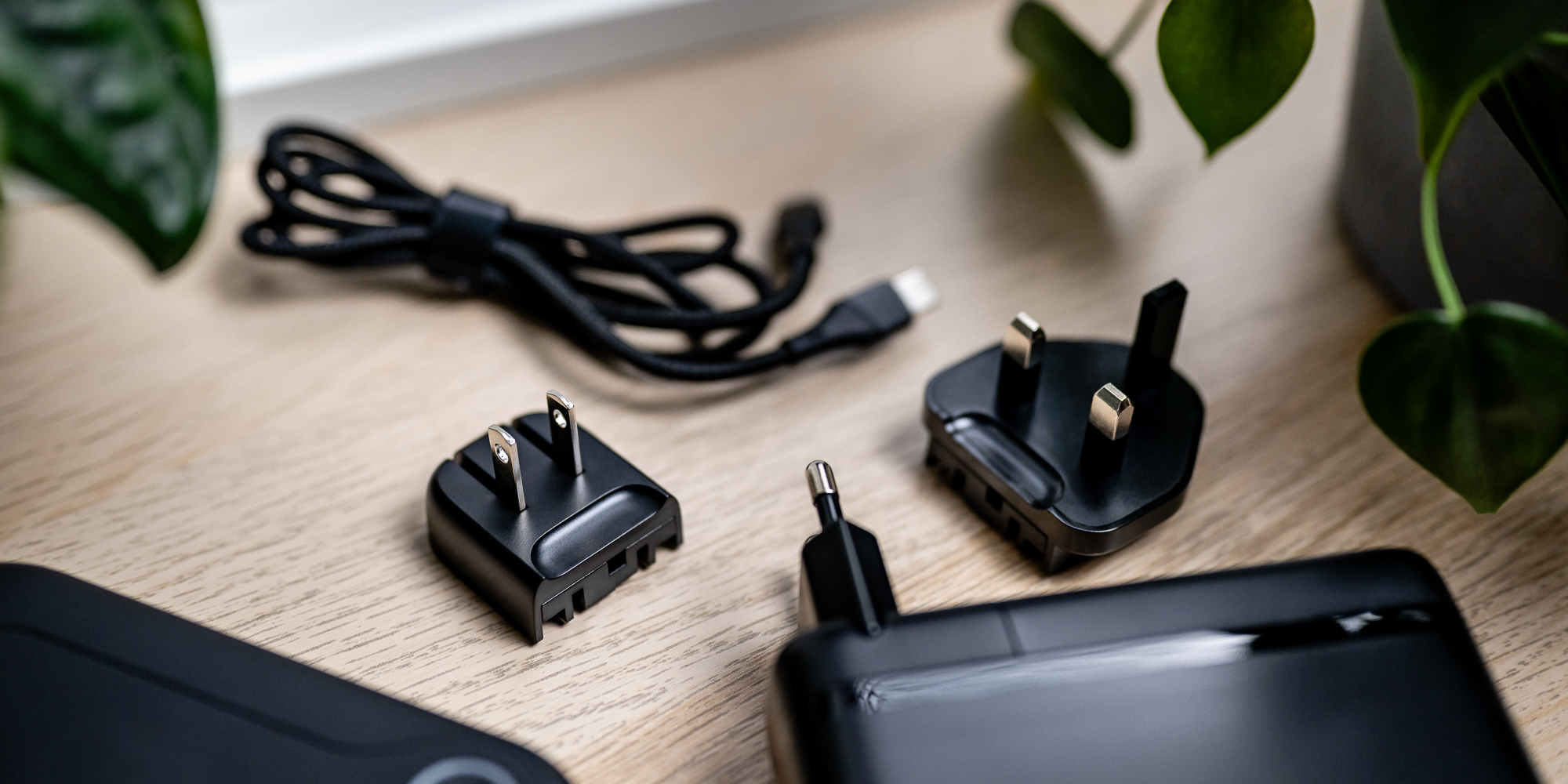 Ładowarka sieciowa z zestawem adapterów Newell GaN Tech T-power 140 W