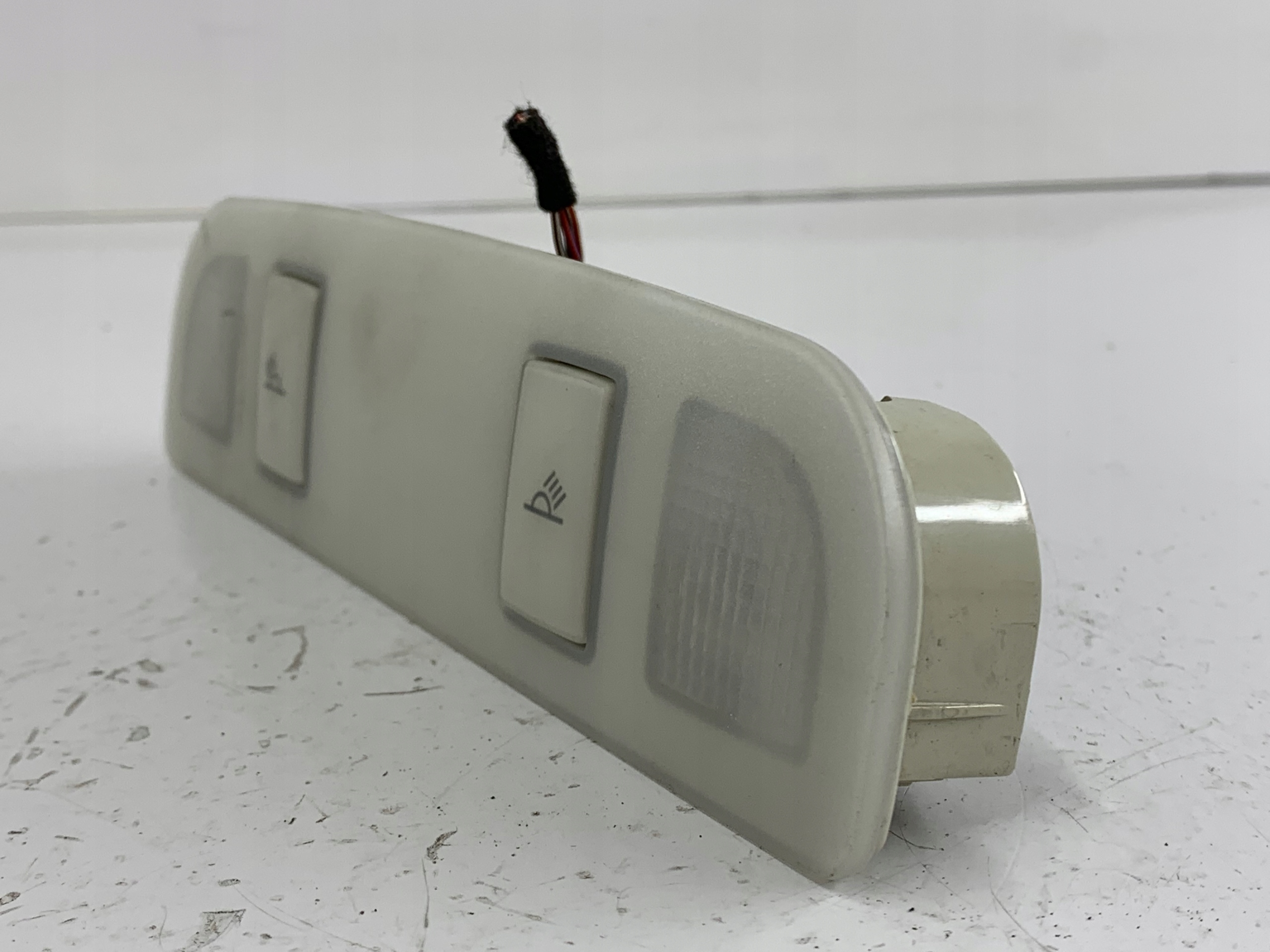 AUDI A6 C6 OŚWIETLENIE KABINY LAMPKA WNĘTRZA - zdjęcie 4