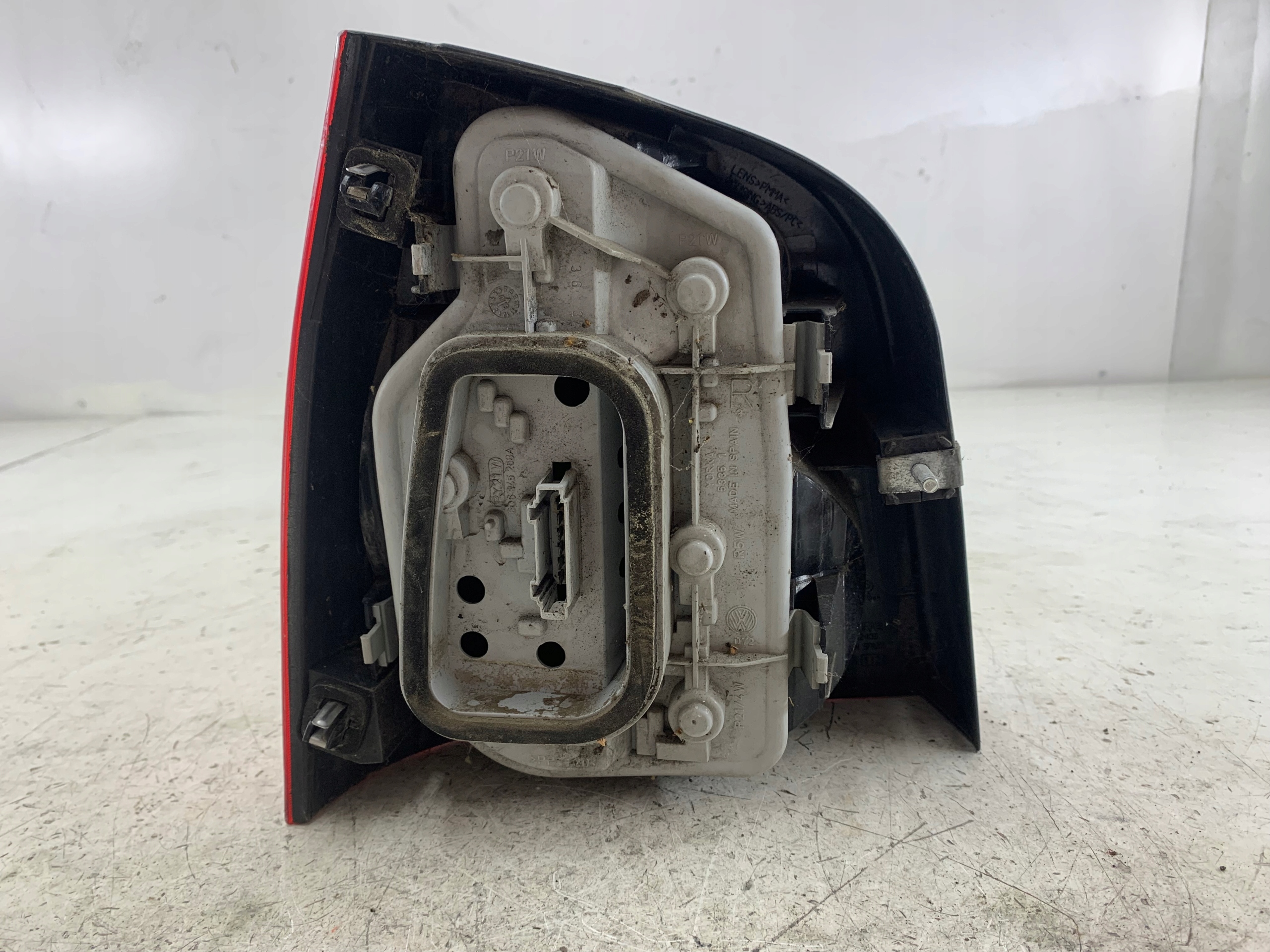 Dodatkowe zdjęcie używanej części: VW POLO IV 9N LAMPA PRAWA TYŁ