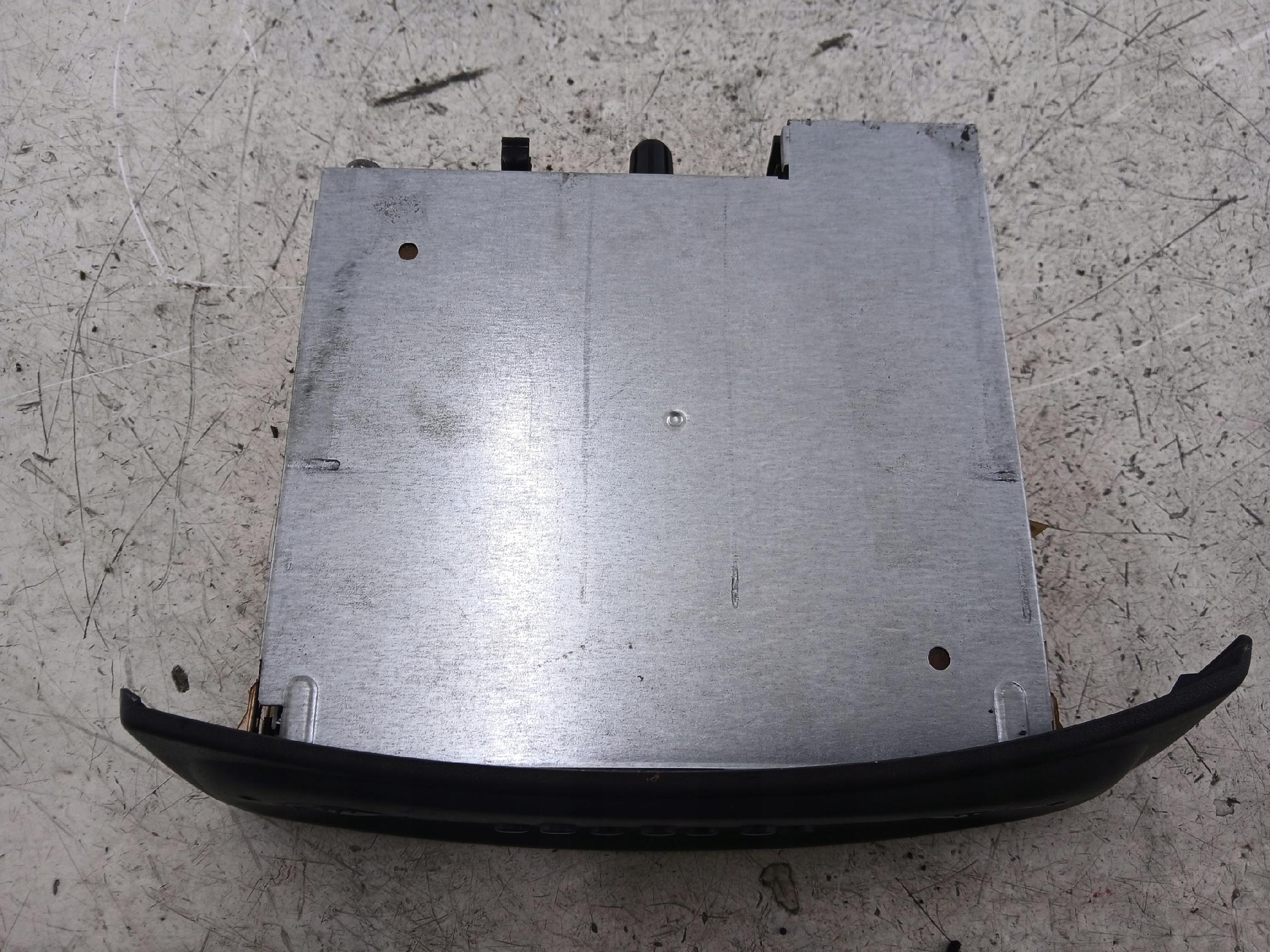 RENAULT CLIO II RADIO FABRYCZNE CD 8200057681D + KOD 6105 - zdjęcie 4