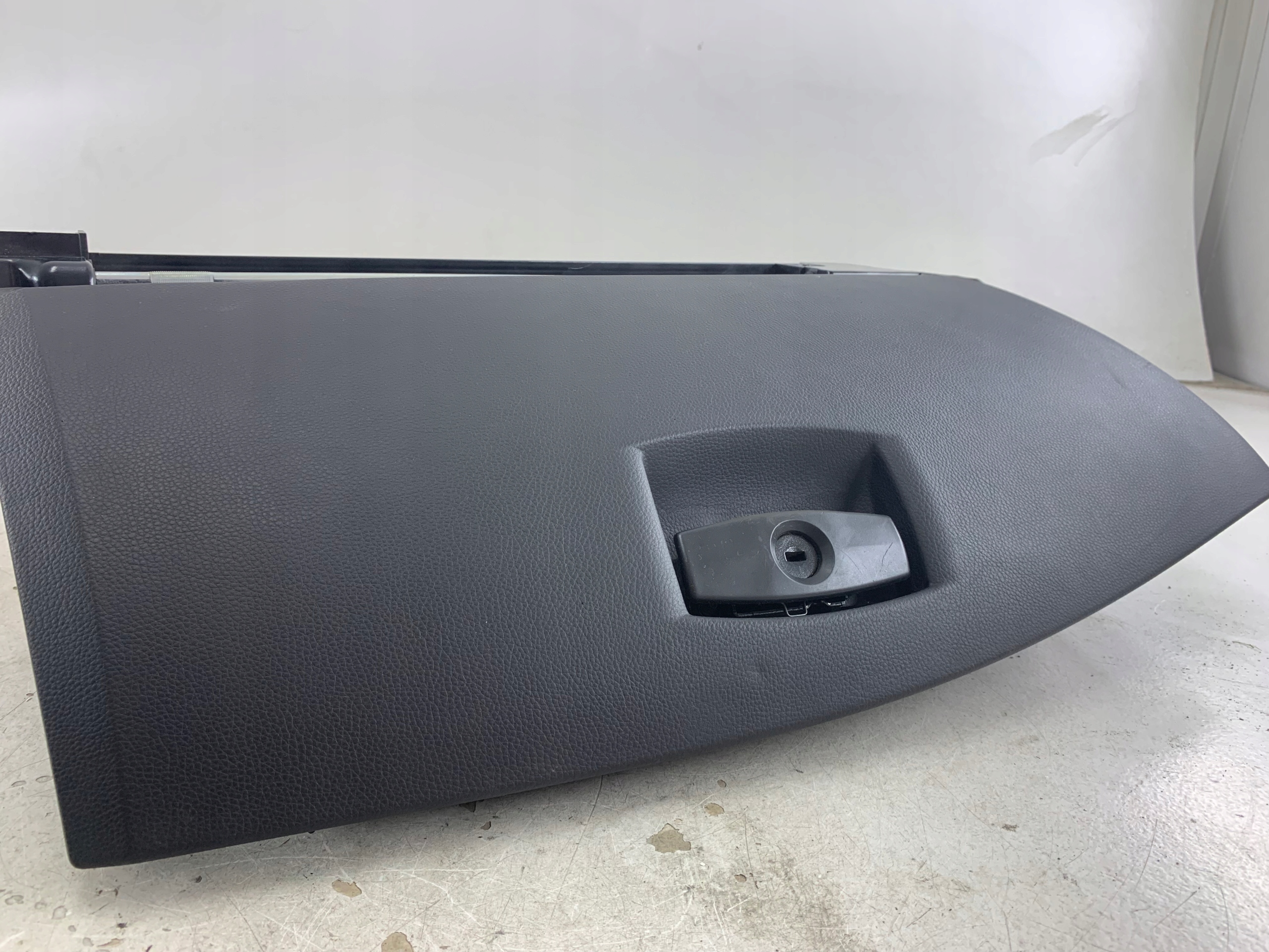 BMW E60 SCHOWEK PASAŻERA CZARNY - zdjęcie 2
