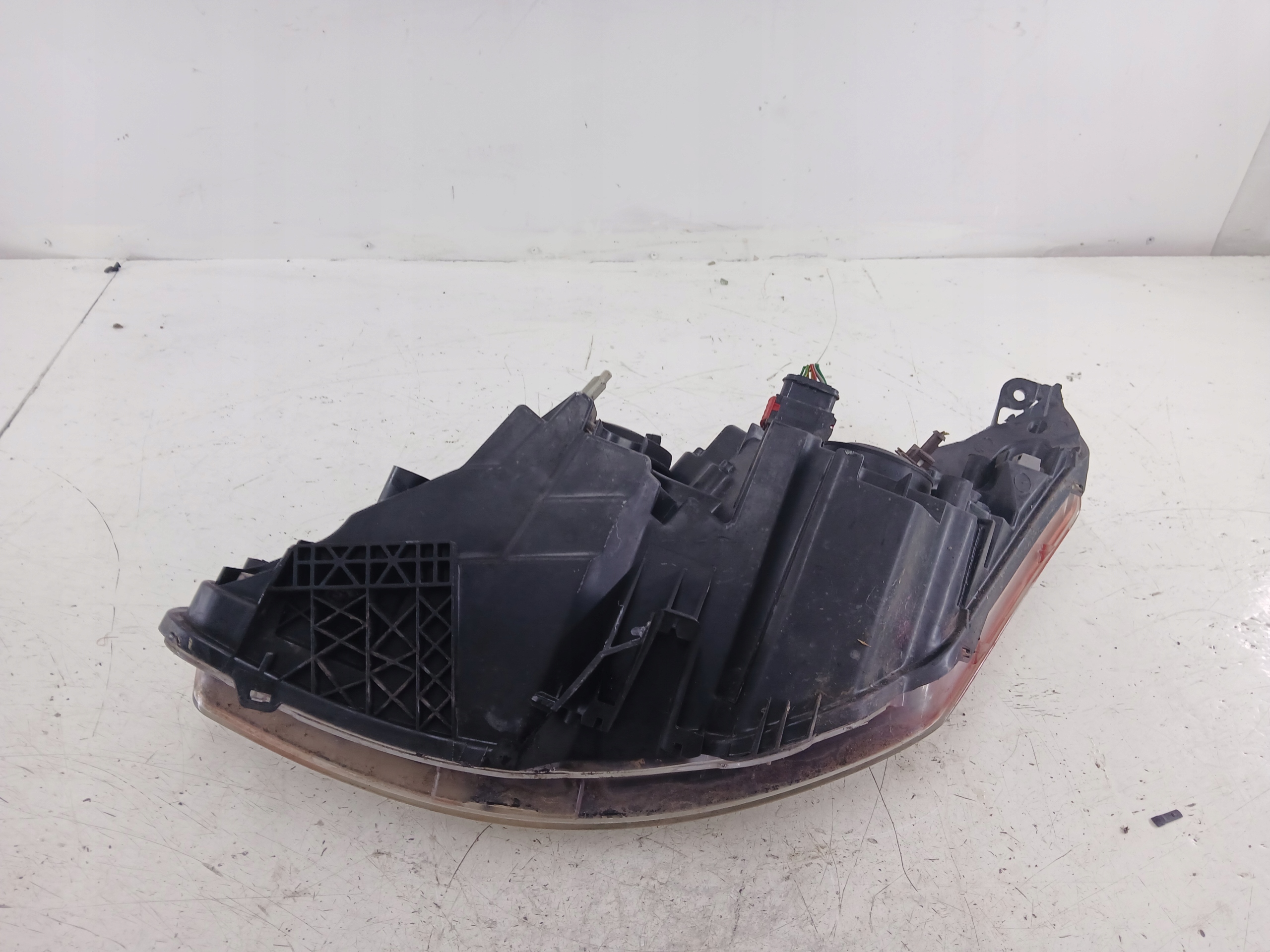 Dodatkowe zdjęcie używanej części: CITROEN C4 I LIFT LAMPA PRAWA PRZÓD 9643893880