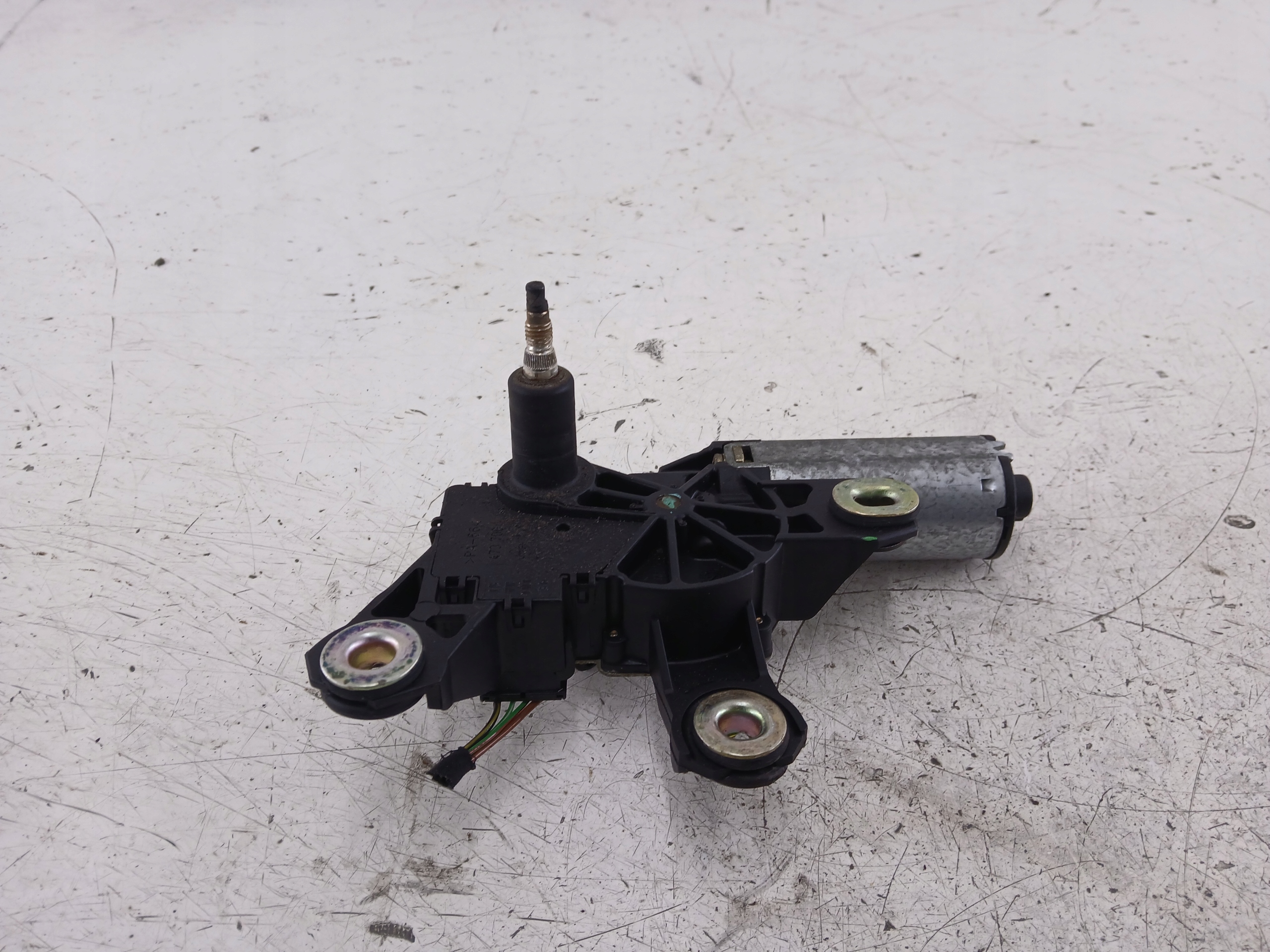 AUDI A3 8L MECHANIZM WYCIERACZKI TYŁ 8L0955711A - zdjęcie 5