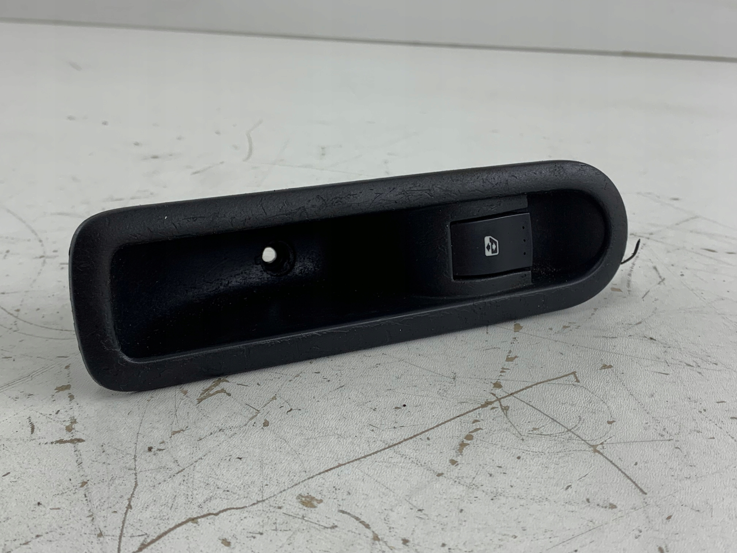 Dodatkowe zdjęcie używanej części: RENAULT SCENIC II PANEL SZYB LEWY TYŁ 156013870