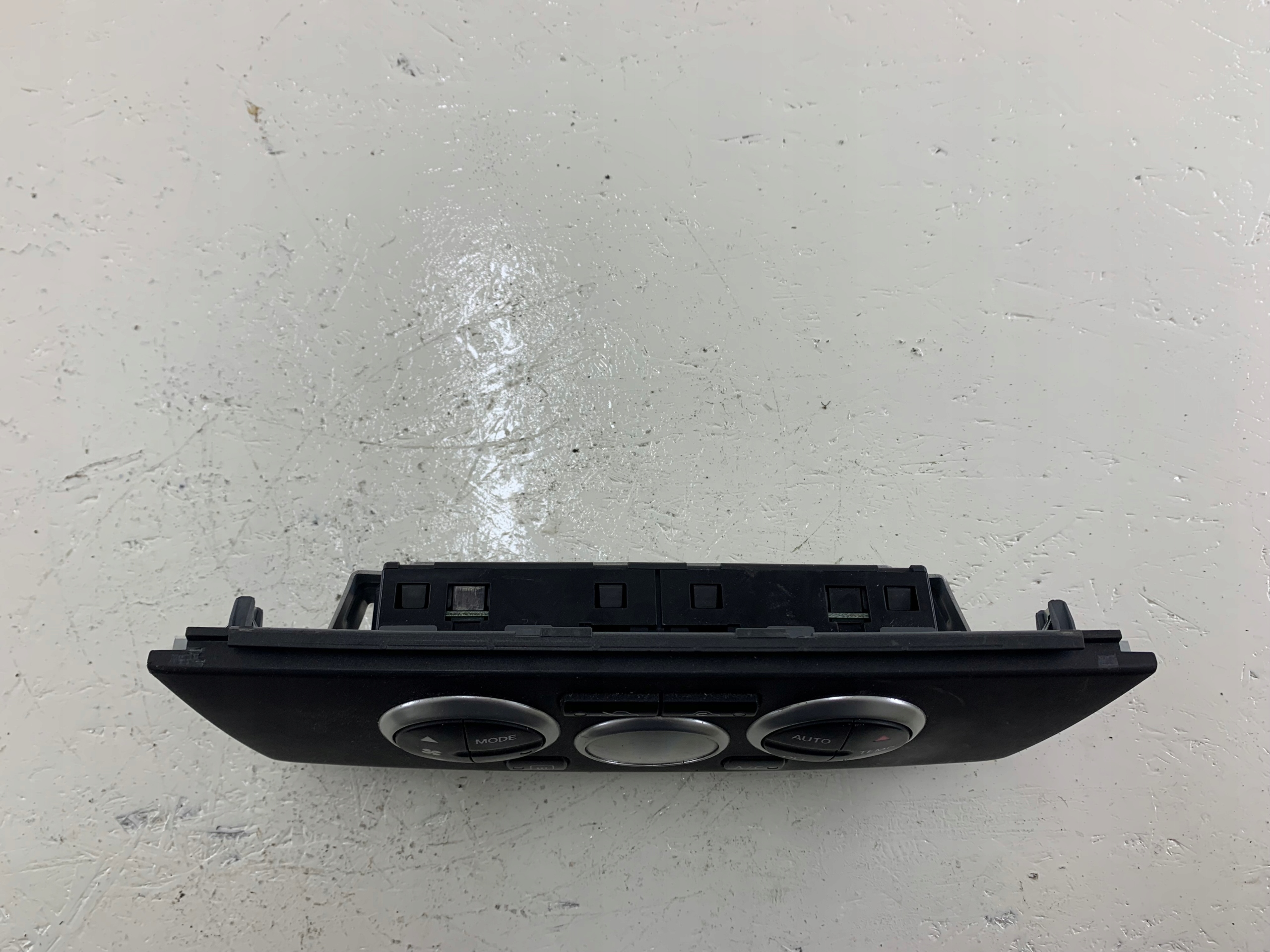 Dodatkowe zdjęcie używanej części: NISSAN TIIDA PANEL KLIMATYZACJI NAWIEWU 27500EM02A
