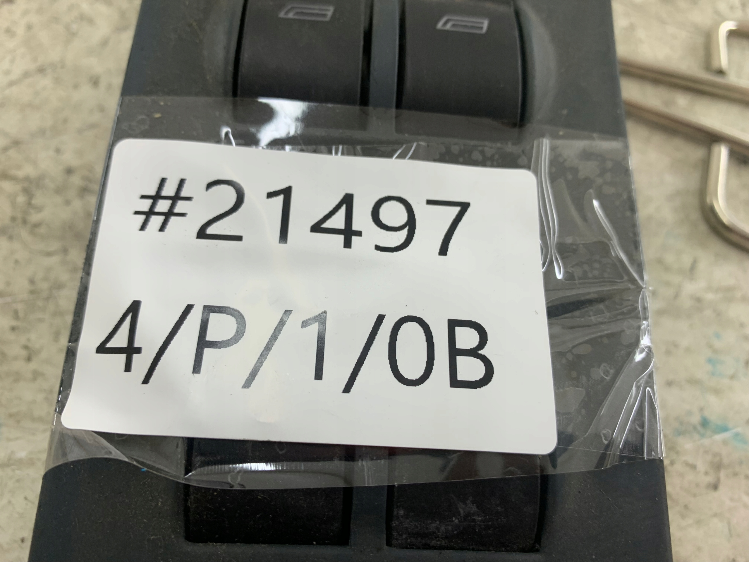 AUDI A3 8L PRZEŁĄCZNIK PANEL SZYB LEWY PRZÓD 4B0959851 - zdjęcie 6