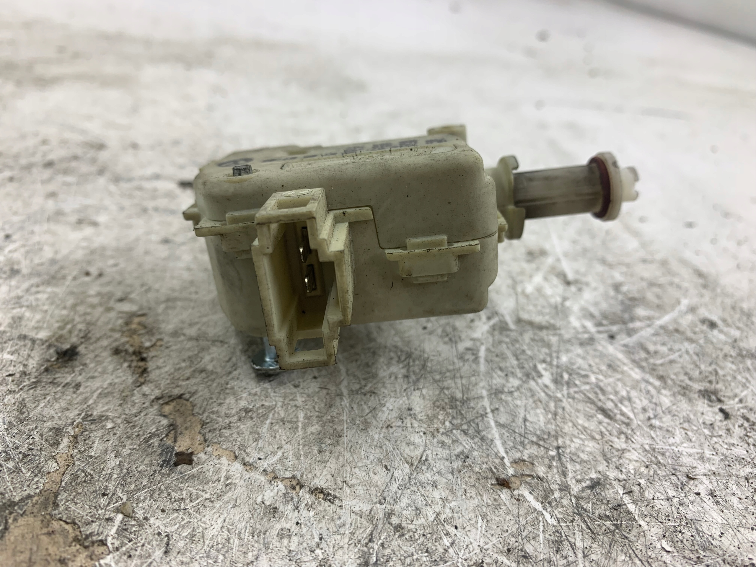 VW PHAETON SIŁOWNIK KLAPKI WLEWU PALIWA 1C0810773 - zdjęcie 6