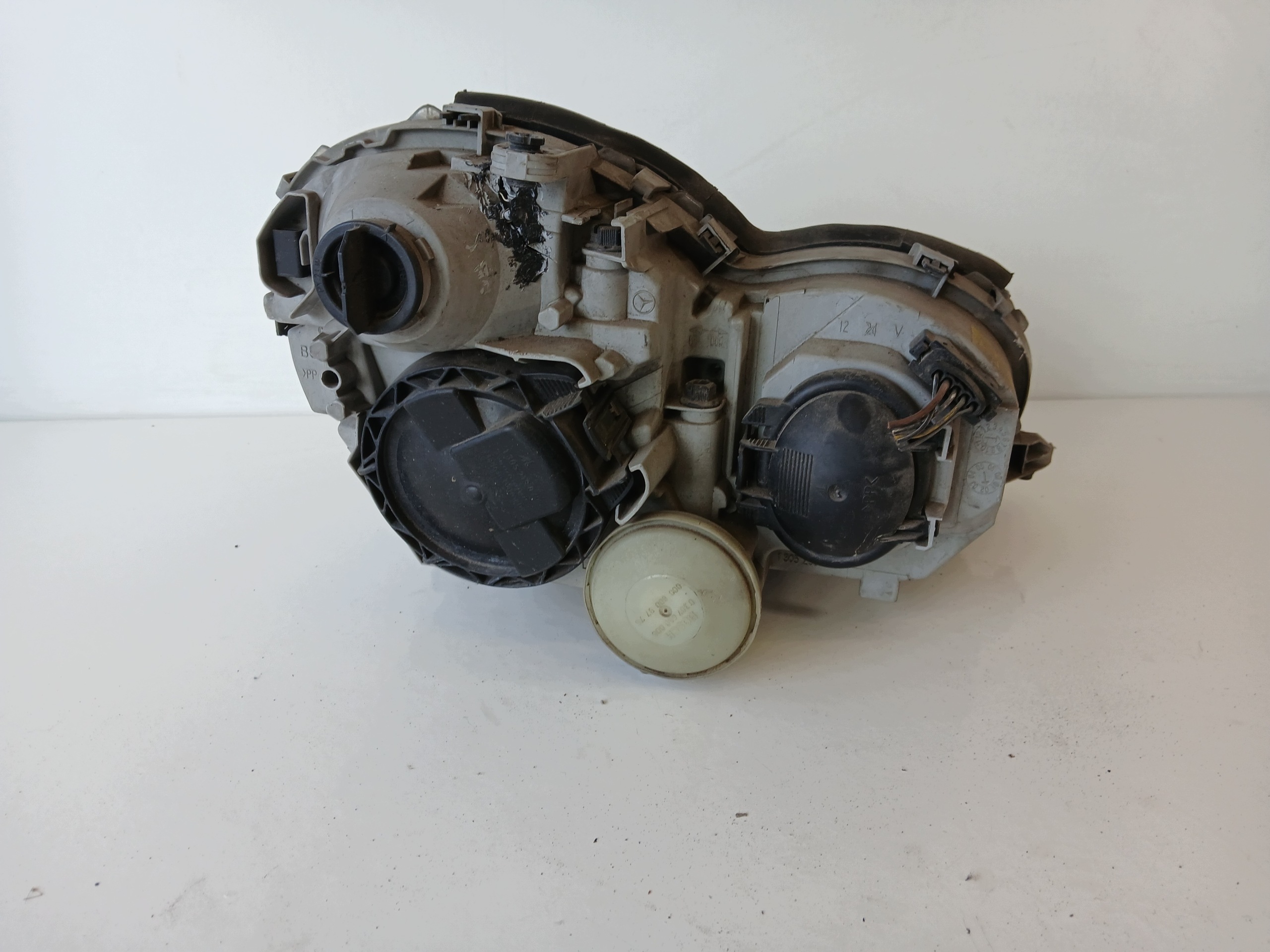 Dodatkowe zdjęcie używanej części: MERCEDES W203 LAMPA LEWA PRZÓD A2038200161