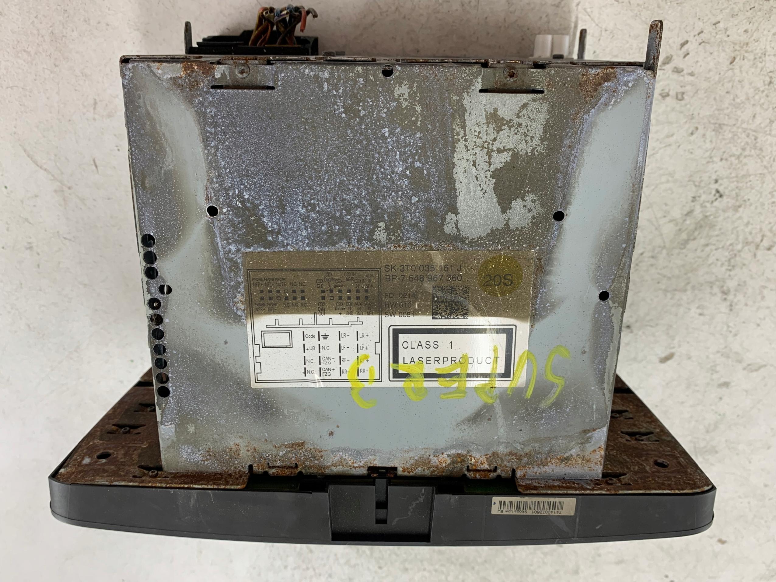 Dodatkowe zdjęcie używanej części: SKODA SUPERB II LIFT RADIO FABRYCZNE CD 3T0035161J