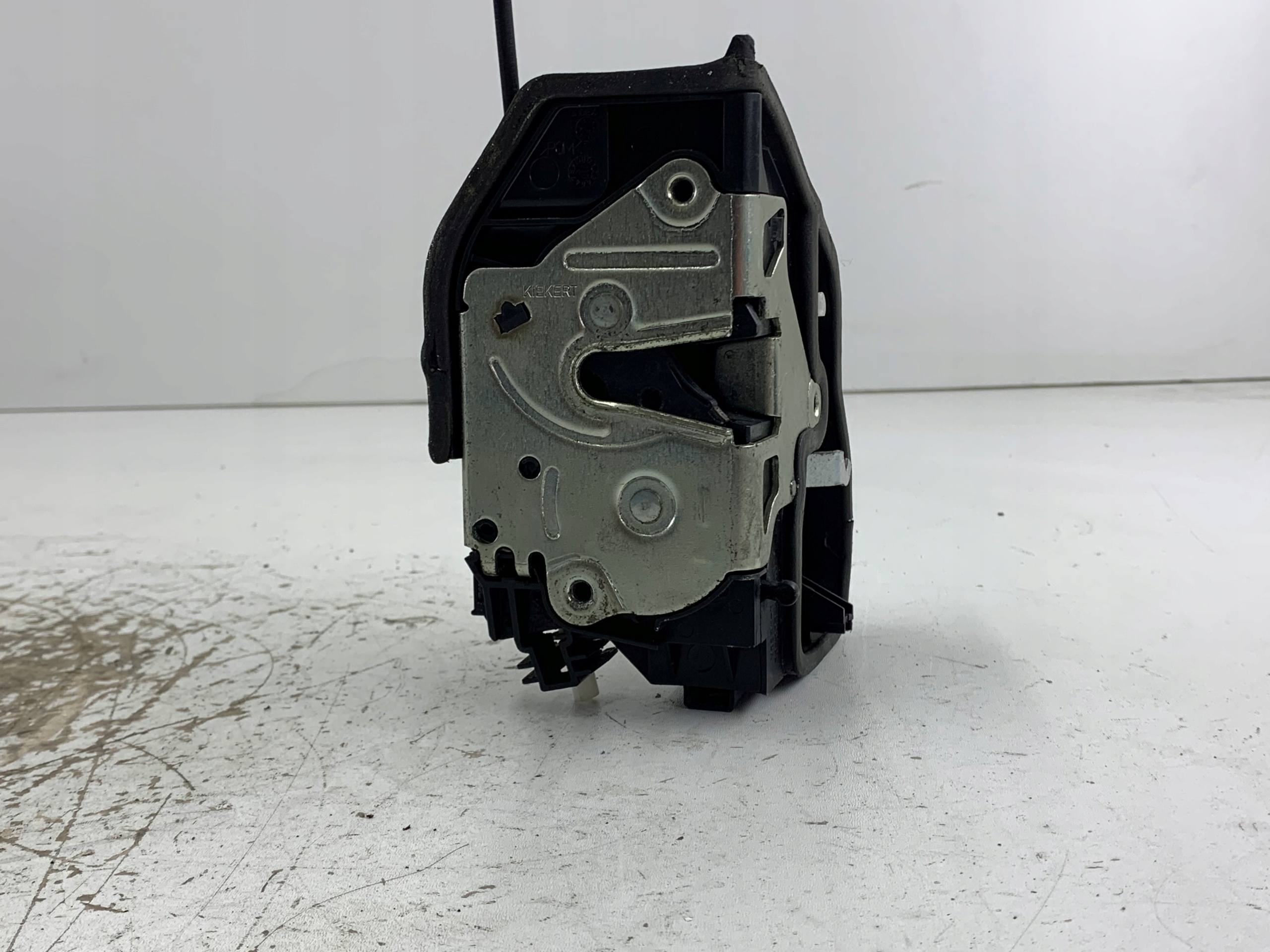 BMW E60 E61 ZAMEK DRZWI LEWY TYŁ 7202147 - zdjęcie 4