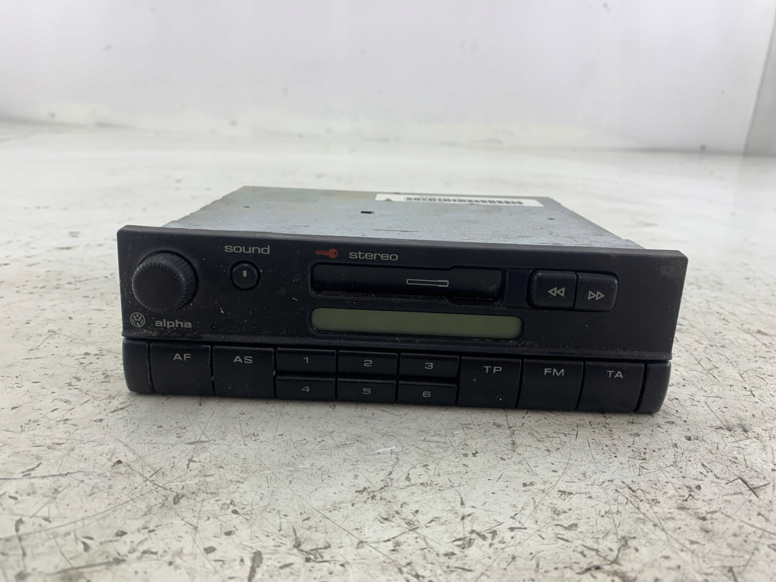 Dodatkowe zdjęcie używanej części: VW GOLF IV BORA RADIO RADIOODTWARZACZ KASETA ALPHA 3B0035156A