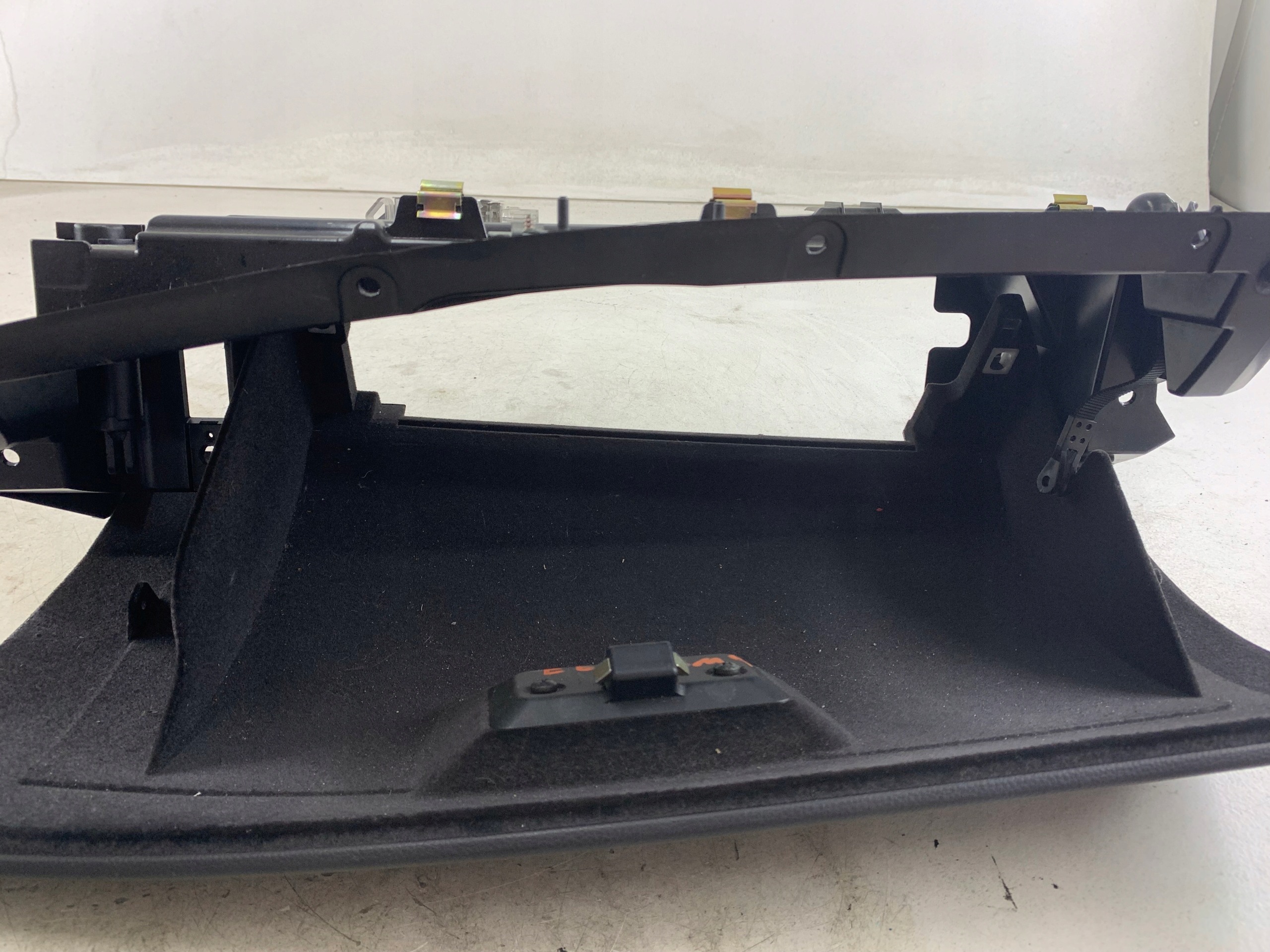 BMW E60 SCHOWEK PASAŻERA CZARNY - zdjęcie 8