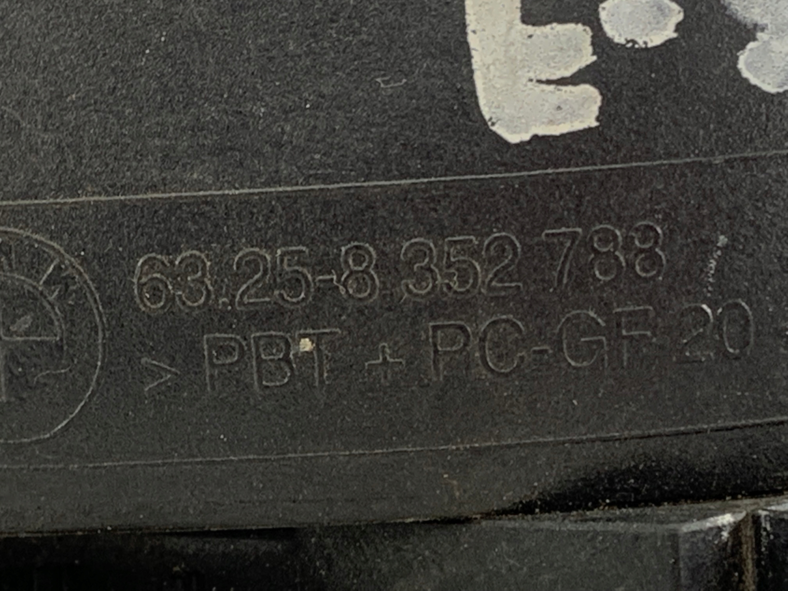 Dodatkowe zdjęcie używanej części: BMW E38 TRZECIE ŚWIATŁO STOP 8352788