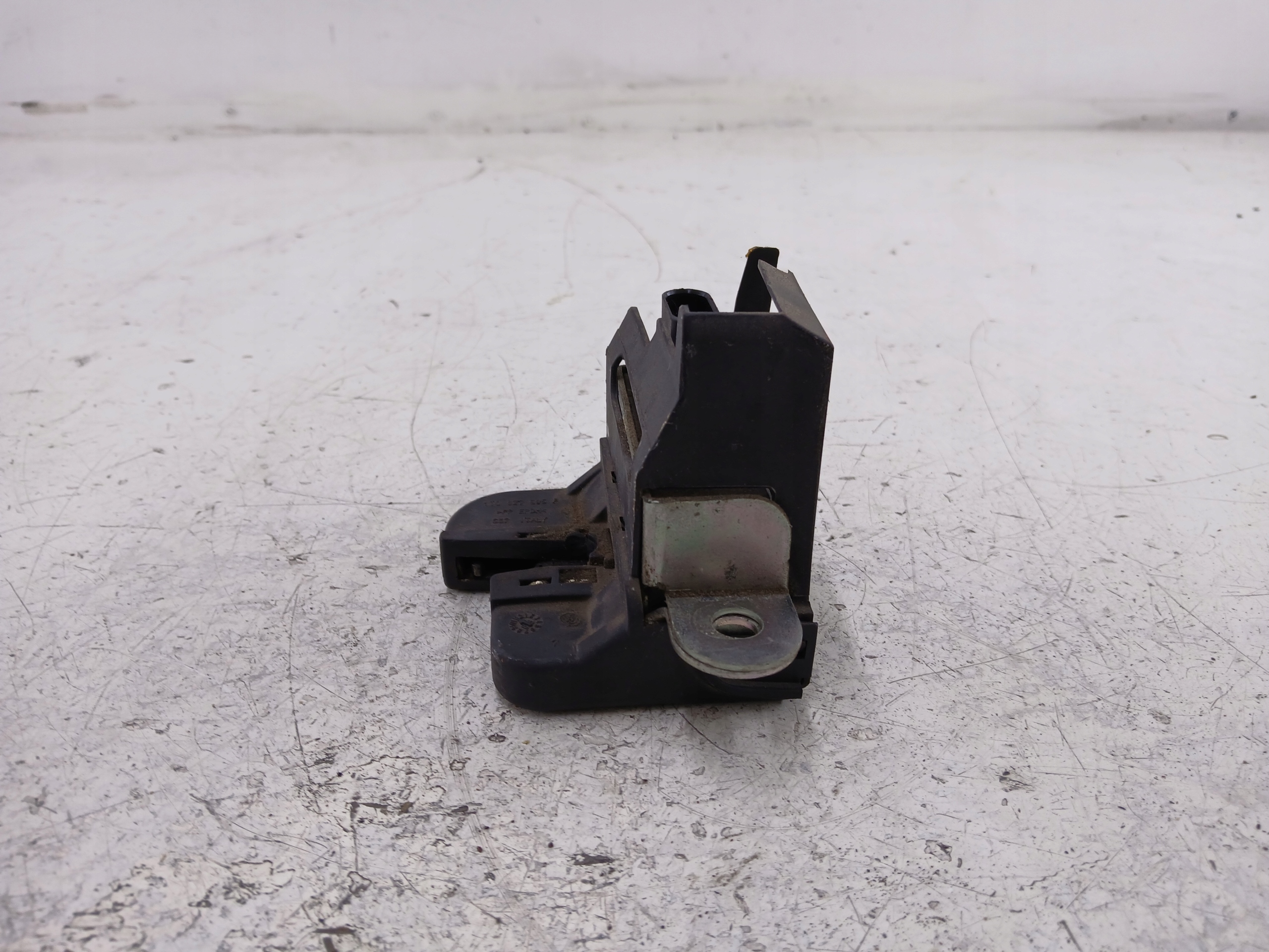 VW TOURAN I ZAMEK KLAPY BAGAŻNIKA 1T0827505F - zdjęcie 5