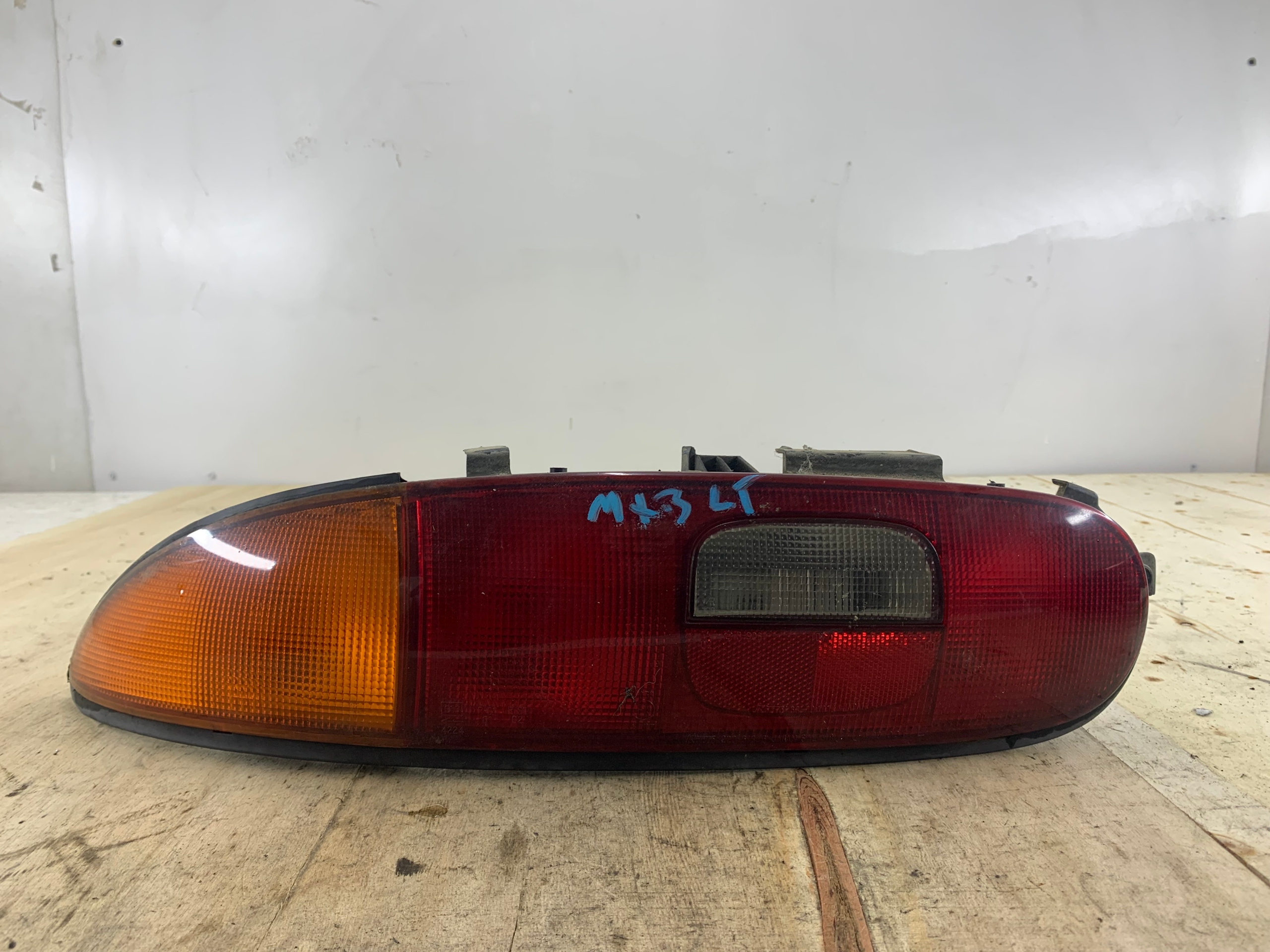 Dodatkowe zdjęcie używanej części: MAZDA MX-3 LAMPA LEWA TYŁ