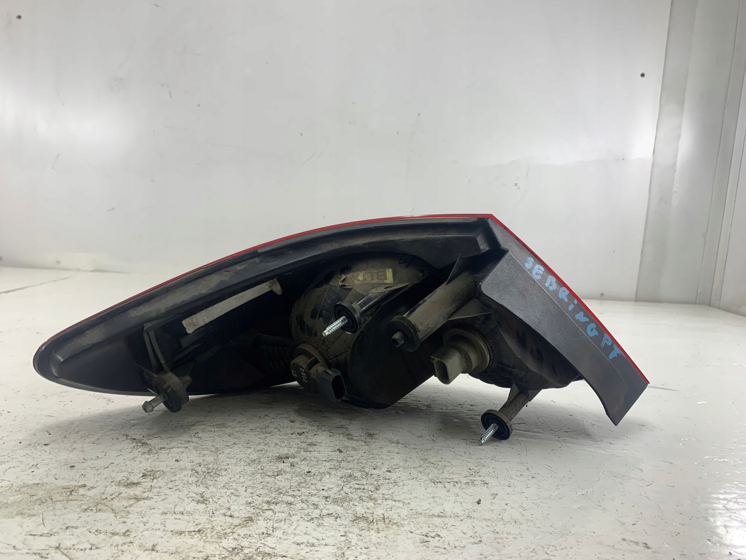Dodatkowe zdjęcie używanej części: CHRYSLER SEBRING III LAMPA PRAWA TYŁ